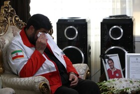 دلجویی رئیس جمعیت هلال‌احمر از خانواده نجاتگر شهید"یاسر زیور"