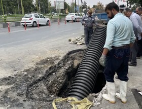 ترمیم شکستگی کانال فاضلاب در حوالی میدان پژوهش همدان