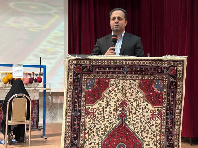 اختصاص ۱۷.۵ درصد تسهیلات اشتغال همدان به قالیبافی / تولید سالانه ۷۹۰۰ متر فرش دستبافت در تویسرکان
