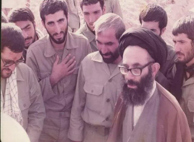 روایتی از عالم رزمندهای که با فرماندههان دفاع مقدس عقد اُخوت بسته بود