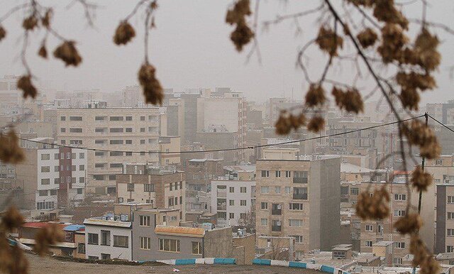 افزایش غلظت آلاینده‌ها در همدان / بارش پراکنده باران