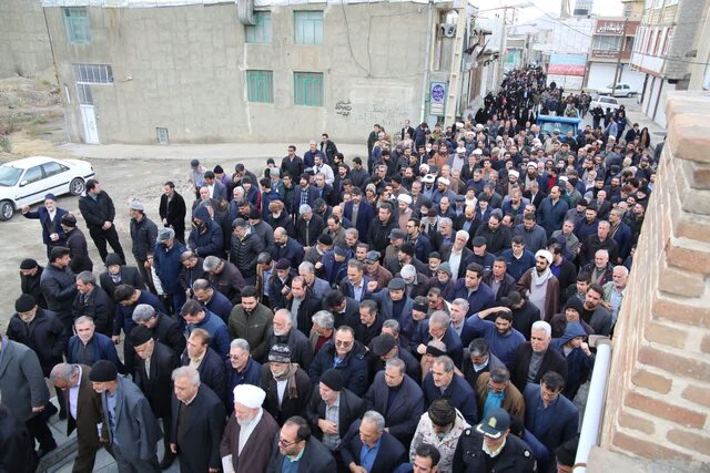 راهپیمایی مردم اسدآباد در محکومیت هتک حرمت به قرآن و مقدسات برگزار شد
