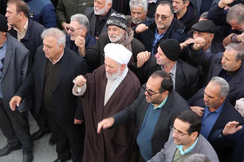 راهپیمایی مردم اسدآباد در محکومیت هتک حرمت به قرآن و مقدسات برگزار شد