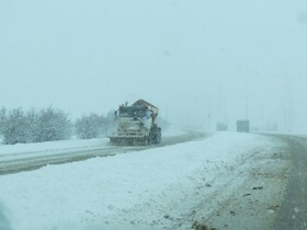 برفروبی بیش از ۳۰۰۰ کیلومتر از راه‌های همدان/ امدادرسانی به ۳۴ مسافر گرفتار در برف
