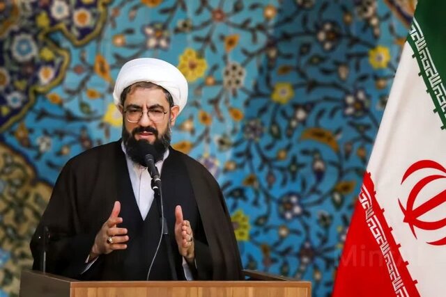 امام جمعه همدان: عامل شایعات دشمن در فضای رسانه‌ای نباشیم