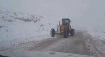 بارش برف همراه با کولاک در برخی از گردنه‌های همدان/ ۶۱ مورد امدادرسانی به خودروهای گرفتار