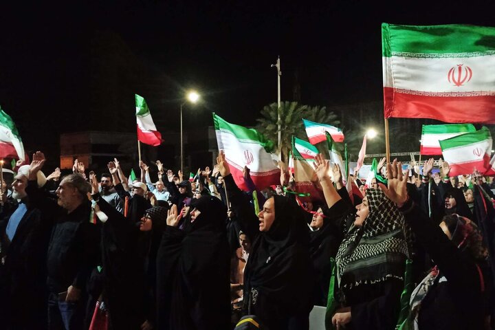 یک نویسنده همدانی: زیر یک پرچم برای «وطن» ایستاده‌ایم