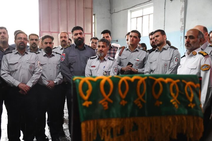 کاروان خدام و پرچم متبرک حرم مطهر رضوی میهمان ملایریها شد
