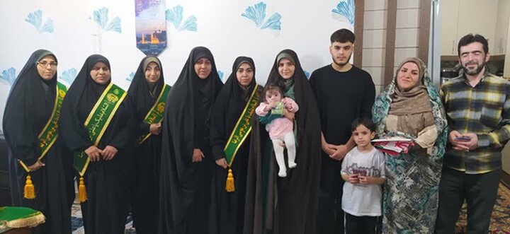 کاروان خدام و پرچم متبرک حرم مطهر رضوی میهمان ملایری‌ها شد