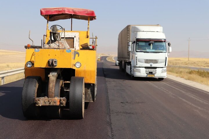 اجرای ۱۲ کیلومتر روکش آسفالت در محور شریانی همدان-قزوین
