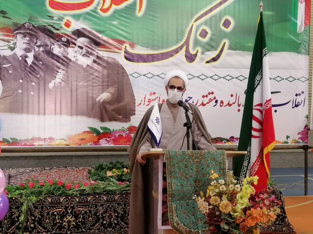 انقلاب اسلامی استوار به راه خود ادامه می دهد