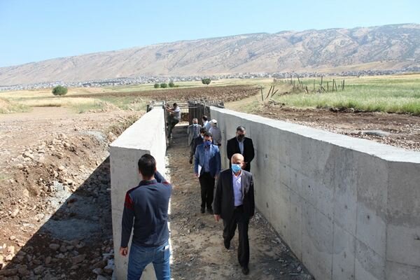 مطالبات معارضان محلی و کشاورزان محدوده طرح کنارگذر شهر ایوان در حال پرداخت است