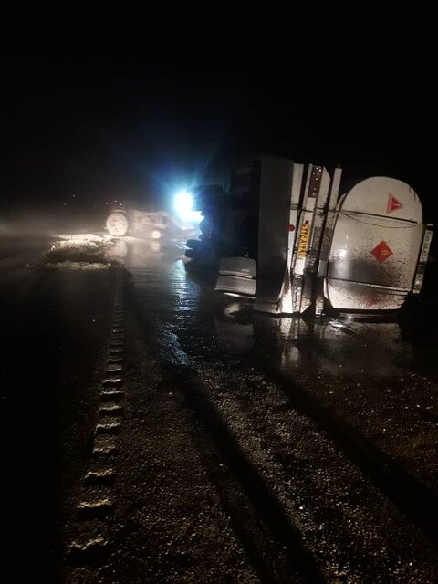 واژگونی تانکر حامل سوخت در دهلران واژگونی تانکر حامل سوخت در دهلران