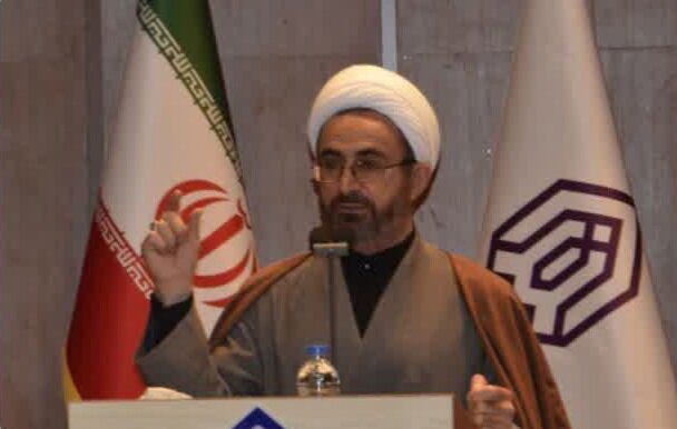 مشکلات کشور با کار جهادی مرتفع می شود/ضرورت تلاش برای باسواد بار آوردن دانشجویان و طلاب