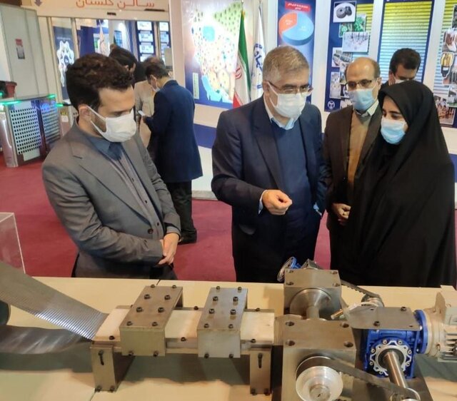 بازدید فلاحی از نمایشگاه مهارت ها و دستاوردهای جهاد دانشگاهی