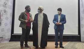 مصطفی کولیوندی چهره سال هنر انقلاب استان ایلام شد