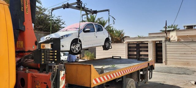انتقال خودروهای رهاشده شهر مهران به پارکینگ اربعین