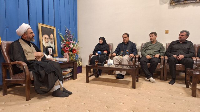 امام جمعه ایلام: اربعین فصل بیداری امت اسلامی است/
مهاجرانی: باید از ظرفیت اربعین  برای توسعه ایلام و خدمت به زائران استفاده کرد