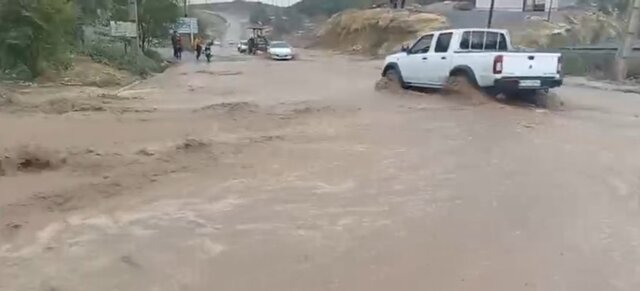سیلاب وارد منازل ۴۰ خانوار روستای شهرک هزارانی آبدانان شد
