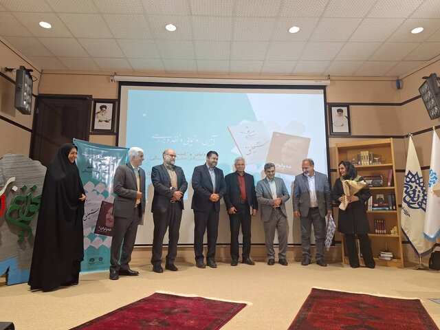 رونمایی از کتب جدید جلیل صفربیگی و تأکید بر تقویت زبان کردی