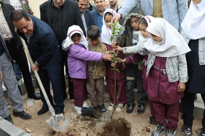 استاندار ایلام: مدرسهسازی حتی در شرایط تهدیدها متوقف نمیشود