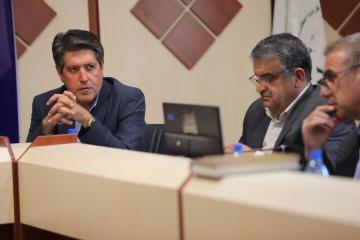 تأکید استاندار ایلام بر تشدید نظارت و ساماندهی زنجیره تأمین مرغ در شرایط جنگی