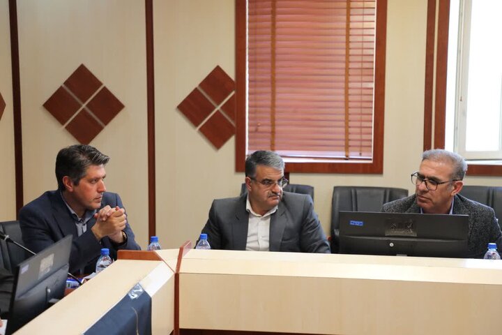 تأکید استاندار ایلام بر تشدید نظارت و ساماندهی زنجیره تأمین مرغ در شرایط جنگی