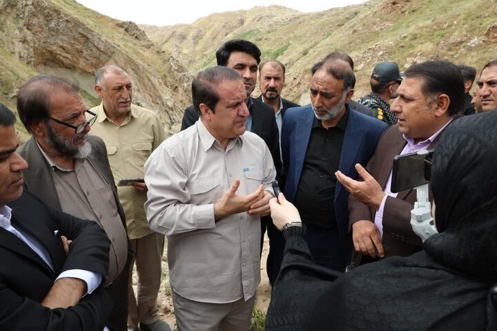 تأکید استاندار ایلام بر تکمیل زیرساخت‌ها و بهسازی راه روستای «منار بلوطستان» ملکشاهی