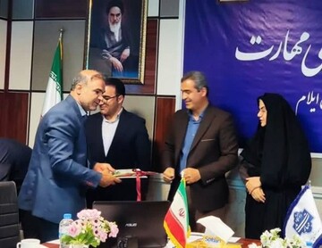 تجلیل از سرآمدان دانشگاه ملی مهارت ایلام/تاکید بر روحیه جهادی در پیوند صنعت و دانشگاه