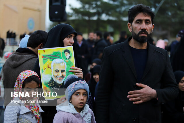 ایران پر از سلیمانی‌هایی است که آماده نَبَردند