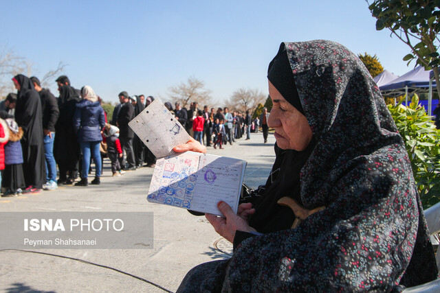مردم همیشه پای انقلاب و نظام اسلامی ایستاده اند