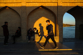 بهار 29 ساله می گوید:«بعد از مدت ها از خونه اومدیم بیرون و با دوستم دوتایی زندگی می کنیم و برام مهم نیست و اگر  هم آلوده بشیم خودمون دوتا فقط درگیر می شیم».