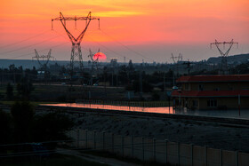 تعطیلی ایستگاه راه آهن شوشتر – اندیمشک به دلیل عدم وجود مسافر و اخیرا به دلیل شیوع ویروس کرونا مدت دار شده است. تاسیس ایستگاه و خط راه آهن شوشتر- اندیمشک از اواخر دهه ۸۰ شروع  شد و سال ۹۲ به صورت رسمی به بهره برداری رسید. این ایستگاه به دلیل عدم استقبال مناسب مسافران با مشکلات زیادی برای فعال ماندن رو به رو است.