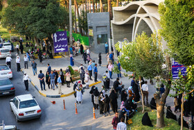 ورود داوطلبان کنکور سراسری ۹۹ به سالن امتحان - اصفهان