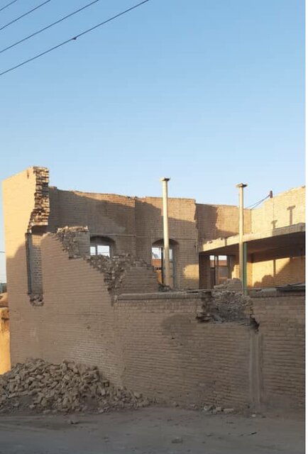 مسجد تاریخی اردستان تخریب نشده است