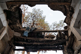 قسمت هایی از "خانه تاریخی صمدیه لباف" تخریب شده است و مالکین هنوز موفق به دریافت مجوز برای مرمت و بازسازی بنا نشده اند.