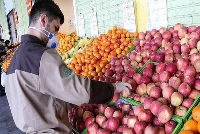 دلالان عامل گرانی بازار میوه در اردستان هستند