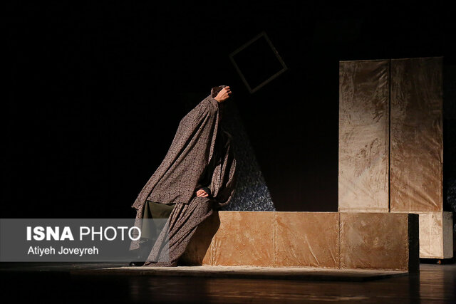 دیوار کوتاه تئاتر اصفهان!