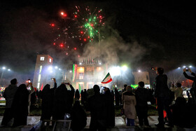 نورافشانی آسمان اصفهان در شب ۲۲ بهمن