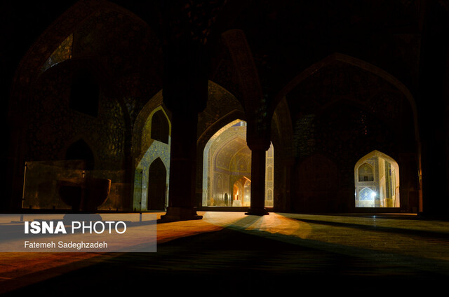 نقوش رقصان و پیچان بیهمتای مسجدی در دل نقشجهان