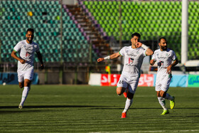 شادی پس از گل فشاد محمدی مهر زننده گل اول ذوب اهن در دقیقه 38