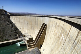 دیواره شرقی سد زاینده رود اصفهان