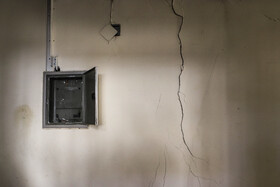 امروز در مناطق مسکونی و شهری اصفهان لوله های گاز، آب و پست های برق زیادی وجود دارد و این نگرانی وجود دارد اگر زمین دچار فرونشست شود، لوله های گاز تاب آوری نداشته باشند و شاهد انفجار شویم و یا کج شدگی تیرهای برق اگر یکی از سیم ها پاره شود، با ایجاد اتصالی شاهد فاجعه ای جبران ناپذیر باشیم.