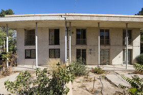 آبخوان دشت اصفهان - برخوار با مساحت ۱۶۰۶ کیلومتر، طی ۱۵ سال اخیر با ۲.۹ میلیارد مترمکعب با کسری آب مواجه شده، از سوی دیگر سالانه ۳۵۹ میلیون مترمکعب به این کسری اضافه می شود.