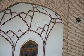 اثرات فرونشست در طاق های بیرونی بازارهای میدان نقش جهان اصفهان