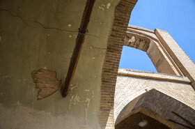 اثرات فرونشست در سردر ورودی خیابان سپه در میدان نقش جهان اصفهان