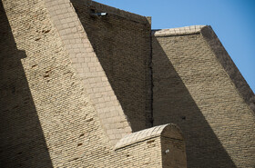 اثرات فرونشست در دیوار پشتی مسجد شیخ لطف الله اصفهان