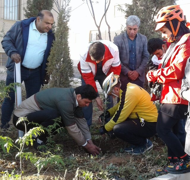 حکایت سایکلوتوریستی که ۴۰ هزار نهال در ۷۰ کشور جهان کاشته است