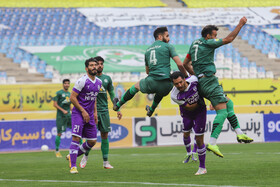 درچهارچوب هفته نهم رقابتهای لیگ برتر فوتبال، دو تیم سپاهان و صنعت نفت آبادان پنجشنبه ۱۸ آذرماه در ورزشگاه نقش جهان به مصاف هم رفتند که این بازی در پایان با نتیجه یک بر صفر به سود تیم سپاهان به پایان رسید.