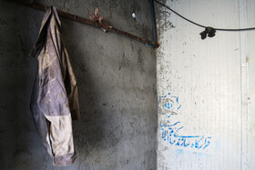 یکی از <a href='https://sayeb.ir/tag/%d9%85%d8%b9%d8%a7%d8%af%d9%86'></div></div>معادن</a> تازه ایجاد شده در مقابل «دره برزین» علویجه که به گفته نگهبانان آن، پاییز امسال در خواب بوده است.